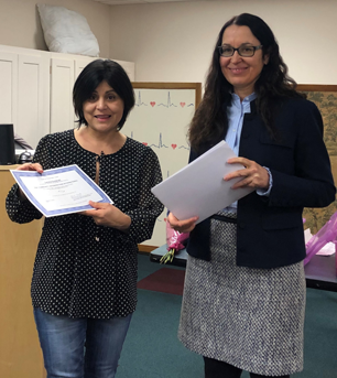 Carolina Sundergill receiving a Community Health Workers (CHW) certificate.